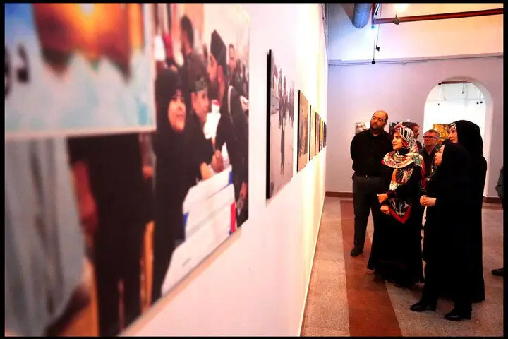 نمایشگاه آثار نقاشی پروژه «خیمه هنر» در اربعین حسینی افتتاح شد
