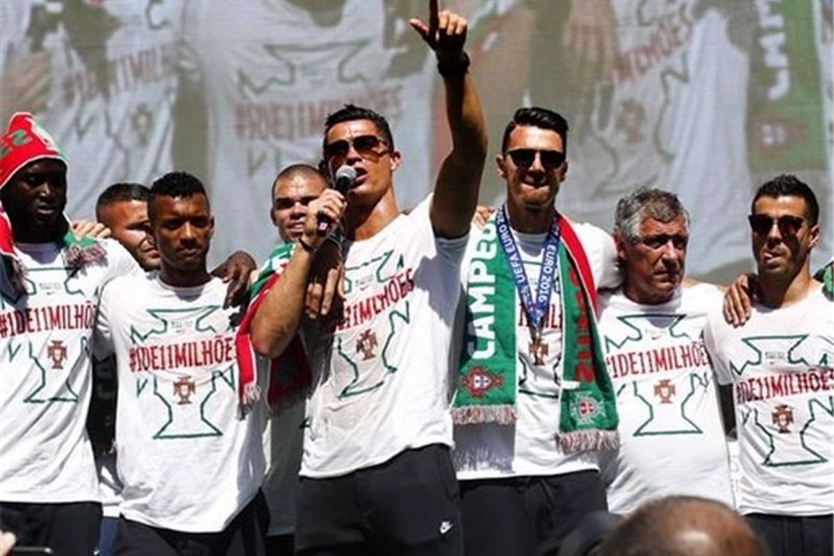 رونالدو قهرمانی پرتغال در یورو ۲۰۱۶ را به مهاجران تقدیم کرد