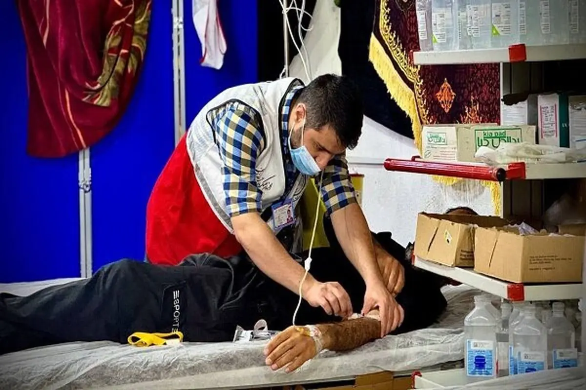 درمانگاههای هلالاحمر در طریق الحسین به زائران خدمات امدادی ارائه میدهند