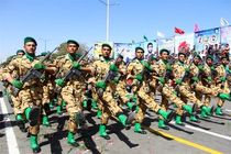 رژه نیروهای مسلح  در اصفهان برگزار شد