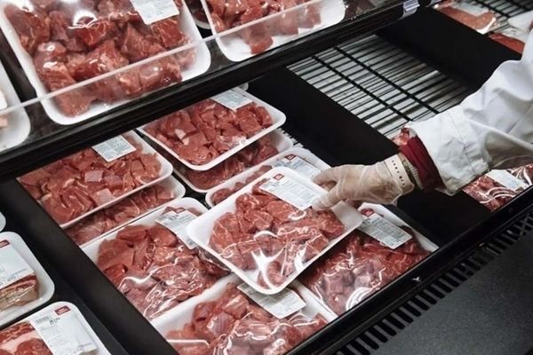 سالانه ۹۰۰ هزار تن گوشت قرمز در کشور تولید می شود