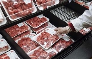 سرانه مصرف گوشت قرمز  هر نفر 7 کیلو گرم /صادرات هزار تن مرغ به عراق