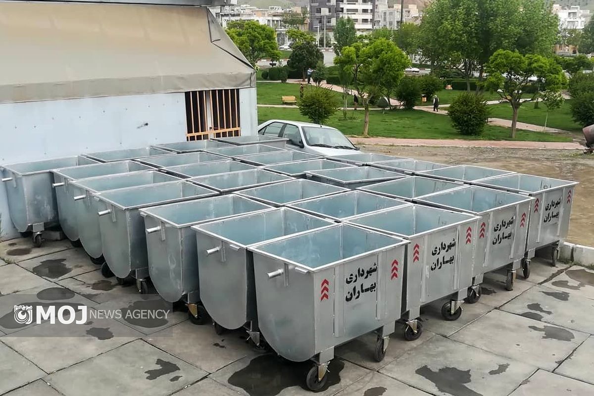 نصب بیش از 400 سطل زباله فلزی مکانیزه در مناطق مختلف سنندج