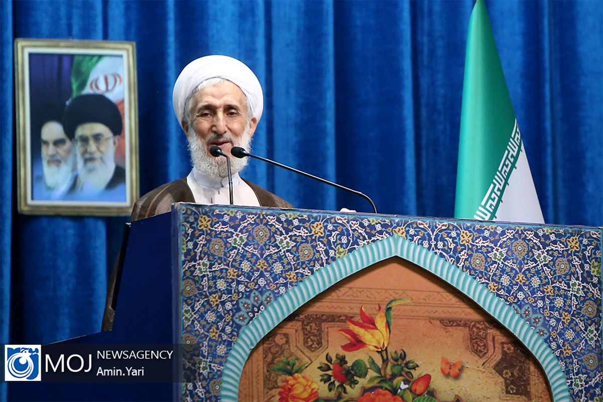 قدرت‌های استکباری در طول این ۴۳ سال در برابر ایستادگی ایران همواره شکست خورده اند