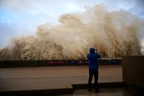 ناپدید شدن ۲۴ خدمه کشتی در پی وقوع طوفان در دریای جنوبی چین