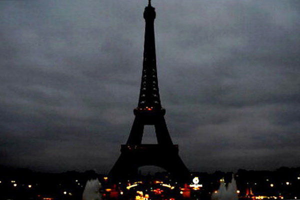 برج ایفل در زمان بازی فرانسه و کرواسی خاموش می‌شود