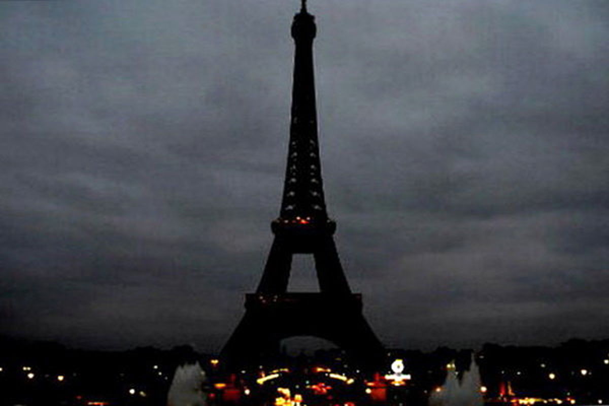 برج ایفل در زمان بازی فرانسه و کرواسی خاموش می‌شود