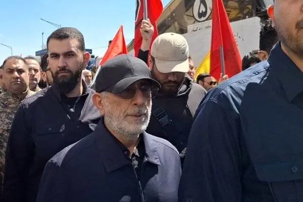 فرمانده سپاه قدس در مراسم تشییع پیکر شهدای اقتدار حضور یافت