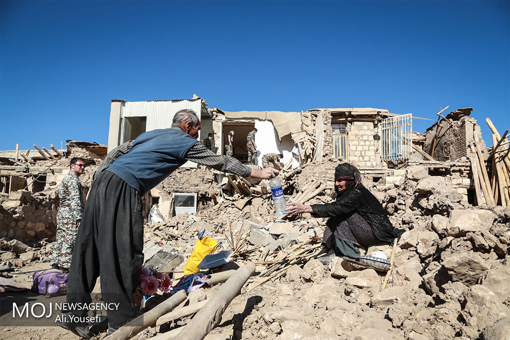 فرمانده سپاه از مناطق دورافتاده و مرزی زلزله زده بازدید هوایی کرد