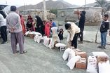 توزیع 50 بسته معیشتی بین خانواده های نیازمند آسیب دیده از سیل زده در سردشت
