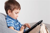 فواید و مضرات بازی‌های رایانه‌ ایی برای کودکان/ بهترین مکان برای قراردادن رایانه هنگام بازی کودک کجاست؟