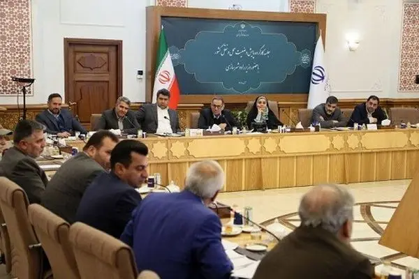 دستور وزیر راه و شهرسازی برای تعیین تکلیف بیمه رانندگان و سهمیه سوخت ناوگان حمل‌ونقل عمومی