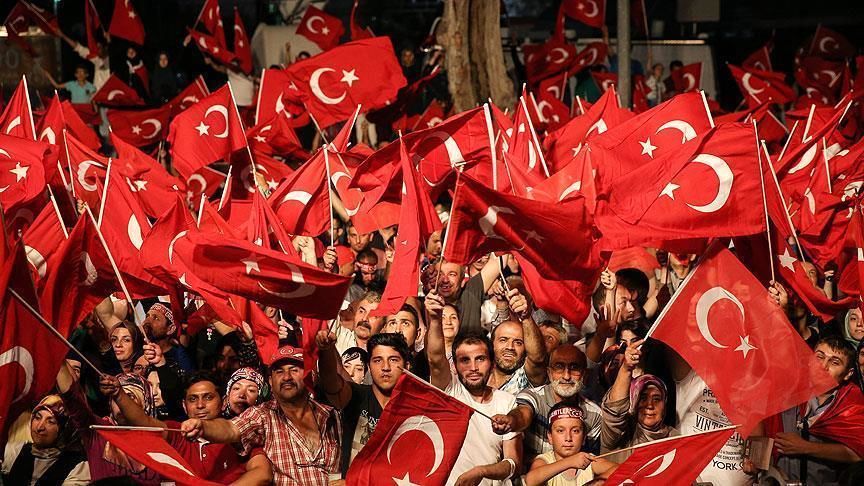 مقام ترکیه: مردم نگران نباشند / حضور مردم در میدان های آنکارا و استانبول