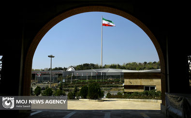 اهتزاز بزرگترین پرچم جمهوری اسلامی در کشور