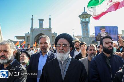 اجتماع بزرگ حمایت از مرجعیت و رهبر انقلاب اسلامی در حرم حضرت معصومه(س) (16) copy