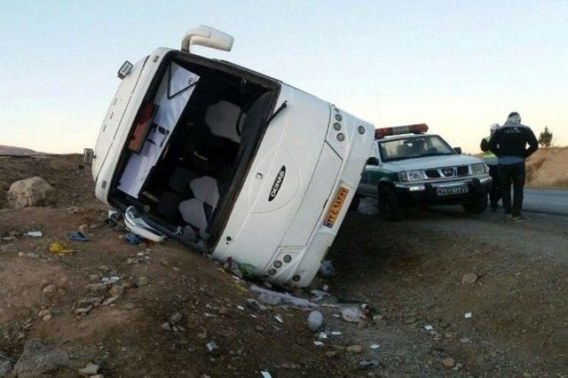 مصدومیت 7  مسافر به دلیل واژگونی اتوبوس در محور مهریز به انار
