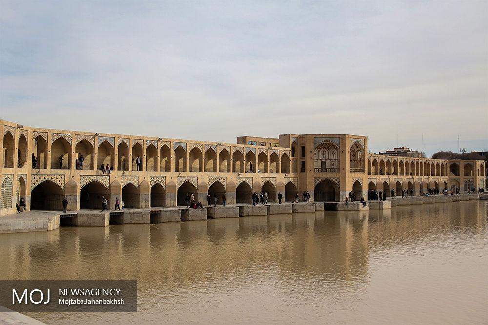 جاری شدن آب در زاینده‌رود تا اواسط خرداد ماه ۹۸ 