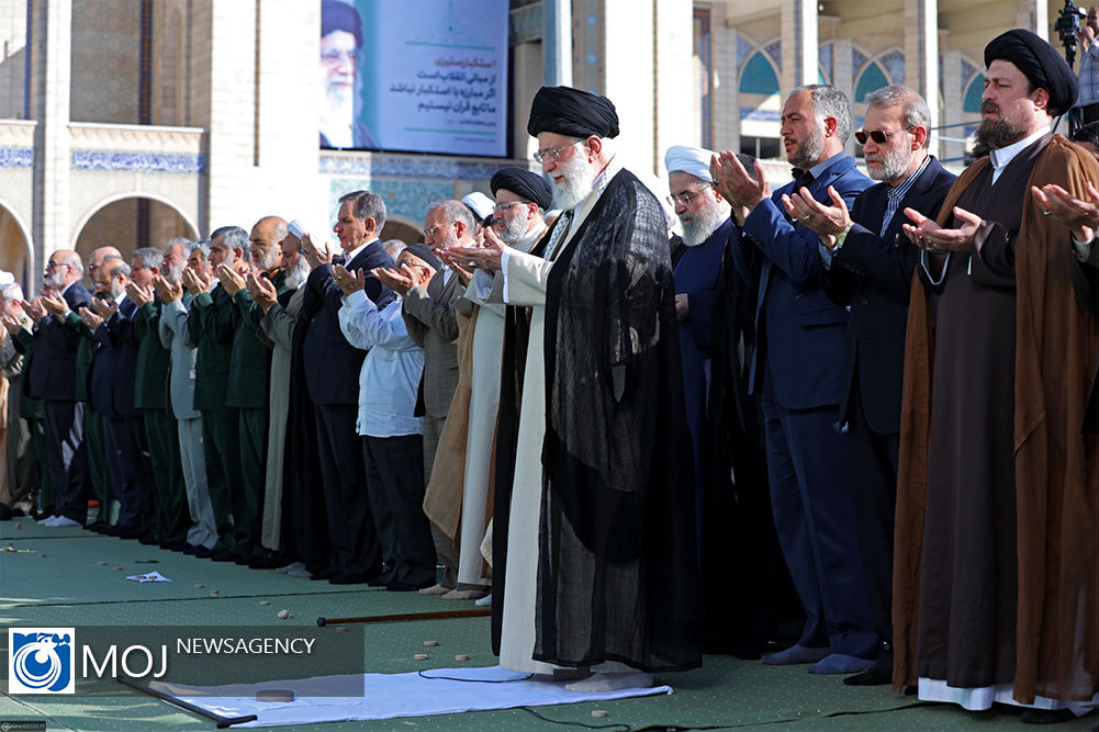 اقامه نماز عید فطر با حضور مقام معظم رهبری