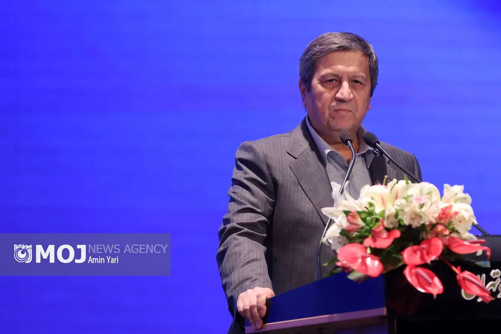 عبدالناصر همتی چهره ماندگار صنعت بیمه شد