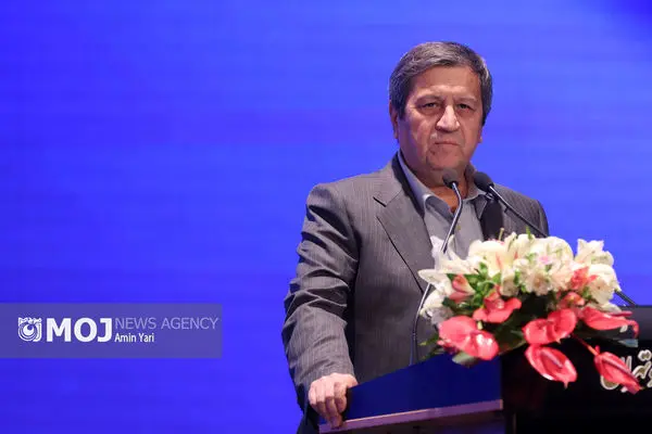 عبدالناصر همتی چهره ماندگار صنعت بیمه شد