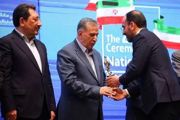 دریافت تندیس صادرکننده نمونه ملی توسط ایساکو