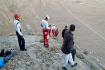 نجات جوانی 18 ساله  از مناطق صعب العبور کوه های لادر در خمینی شهر