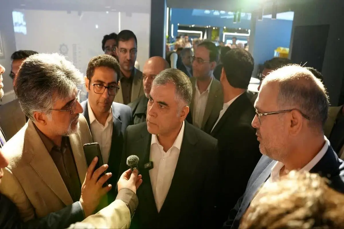 وزیر نفت در غرفه قرارگاه سازندگی خاتمالانبیاء در نمایشگاه نفت حضور یافت