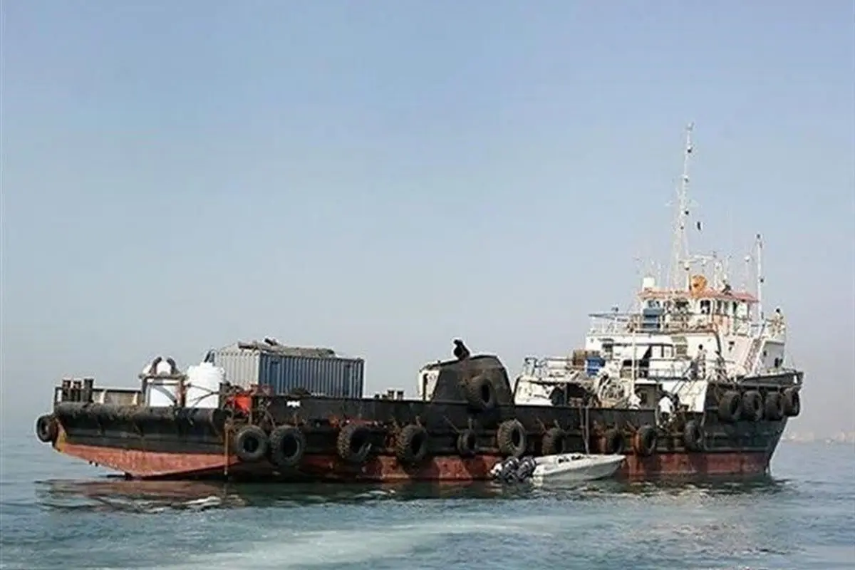 توقیف یک شناور در خلیج فارس با ۳۵۰ هزار لیتر سوخت قاچاق + فیلم