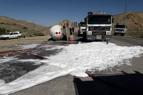 انسداد موقت در محور فیروزکوه به دلیل واژگونی تریل حامل گاز