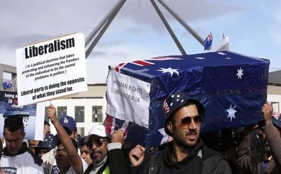 تظاهرات صدها پناهجو در محوطه بیرونی پارلمان استرالیا