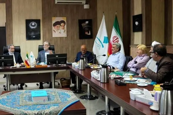 جلسه هیات امنای دانشگاه هنر ایران با حضور عراقچی برگزار شد