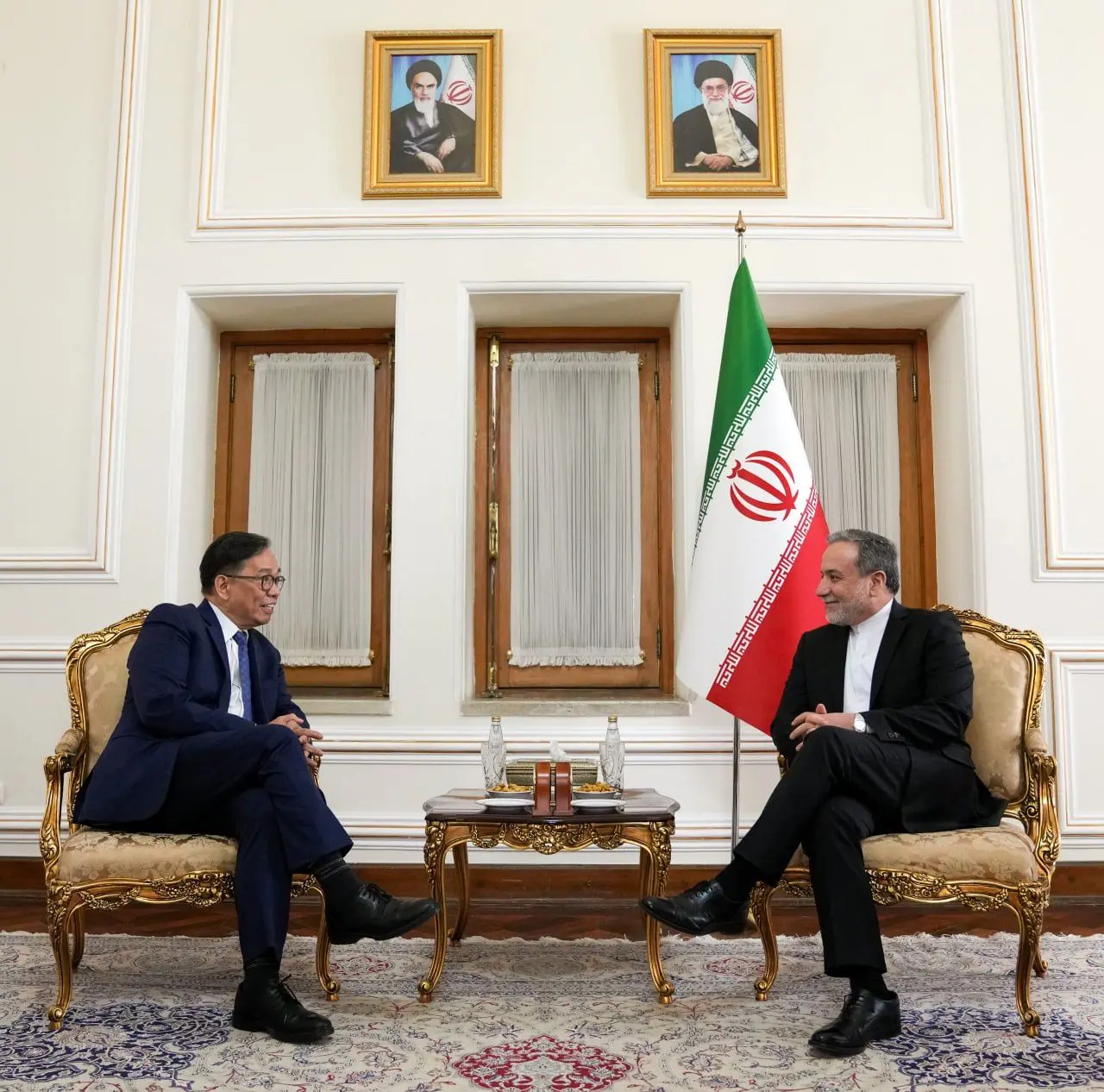 معاون وزیر خارجه فیلیپین با وزیر امور خارجه کشورمان دیدار کرد