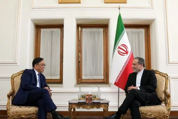 معاون وزیر خارجه فیلیپین با وزیر امور خارجه کشورمان دیدار کرد