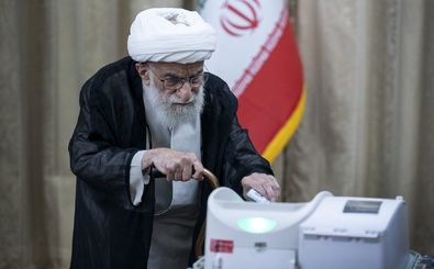 آیت الله احمد جنتی رای خود را در صندوق الکترونیکی ثبت کرد