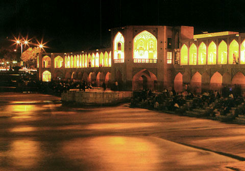 خاموشی پل تاریخی خواجو در اصفهان 