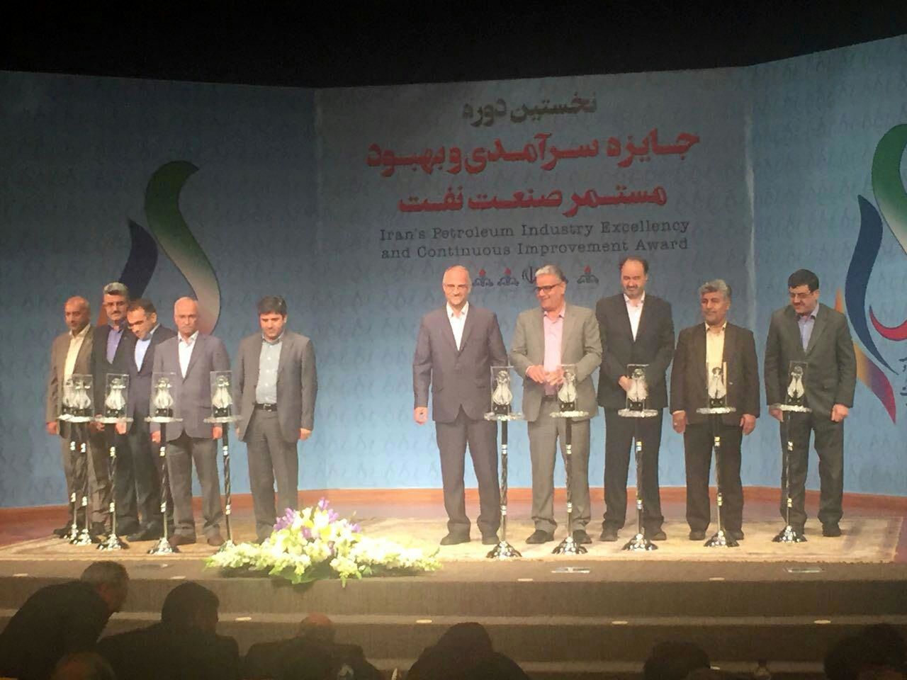 کسب تندیس بلورین جایزه سرآمدی و بهبود مستمر صنعت نفت توسط شرکت گاز استان اصفهان