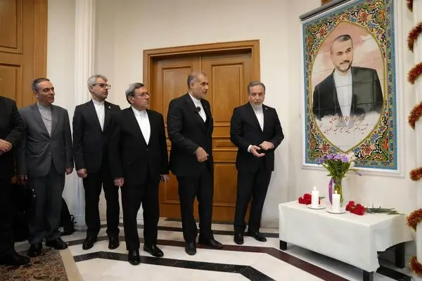 عراقچی از نماد یادبود شهید امیرعبداللهیان در مسکو رونمایی کرد