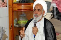 امام خمینی با جان و مال و آبروی خود از دین دفاع کرد