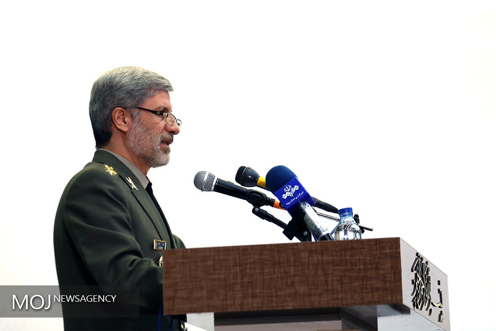 وزیر دفاع با فرمانده حشد الشعبی دیدار و گفت‌وگو کرد