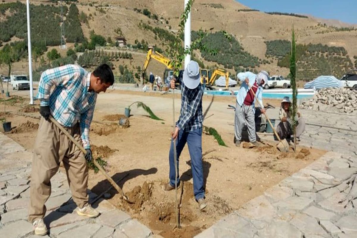 آغاز عملیات احداث فضای سبز پارک 2 هکتاری باغ ایرانی در آبیدر سنندج