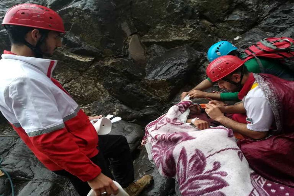  نجات کوهنورد ۵۵ ساله در کوه‌های دره کاشان 