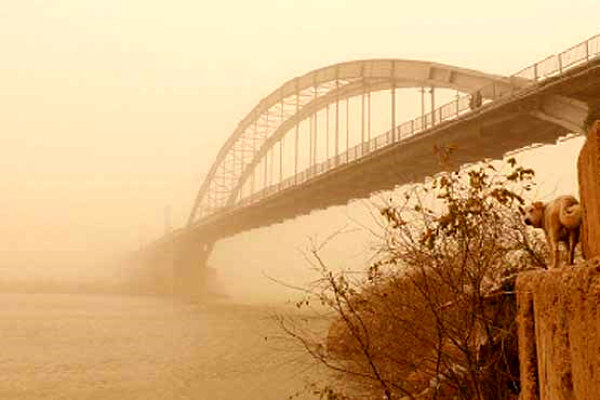 گرد و غبار، باعث کاهش دید و کیفیت هوا در خوزستان شد
