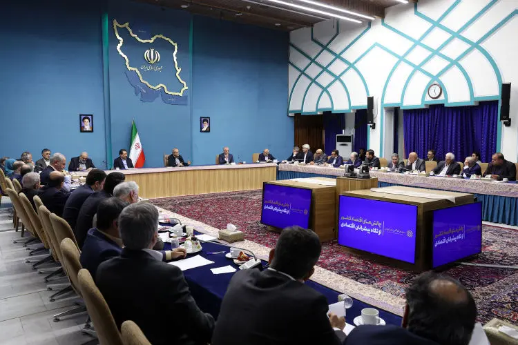 به عهد خود با فعالان اقتصادی پایبندم و حل مسائل آنان را وظیفه می‌دانم