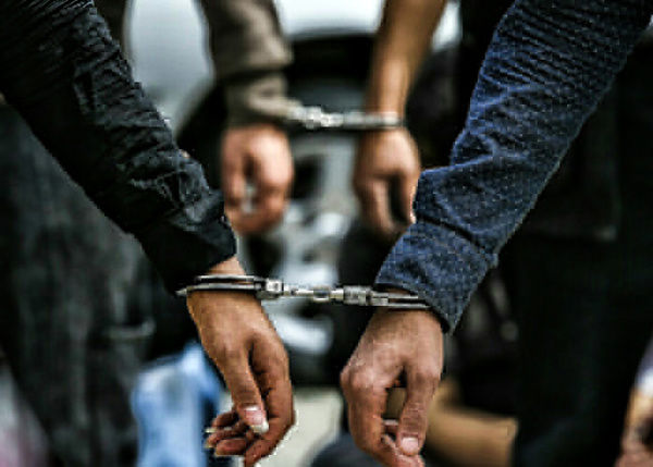دستگیری 18 نفر از محکومان فراری در تیران و کرون 