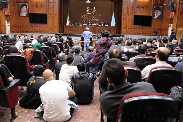 دادگاه علنی پرونده «کینگ مانی» با حضور هزار شاکی برگزار شد