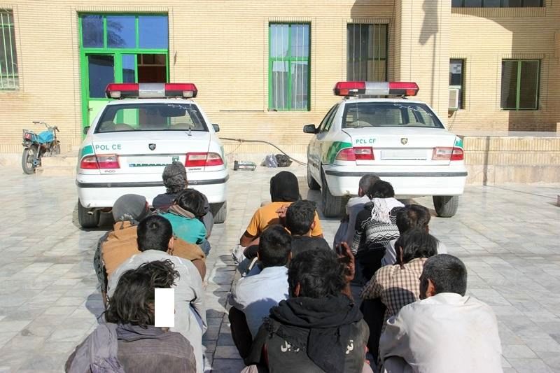 جمع آوری و دستگیری 34 معتاد متجاهر و سارق در شاهین شهر