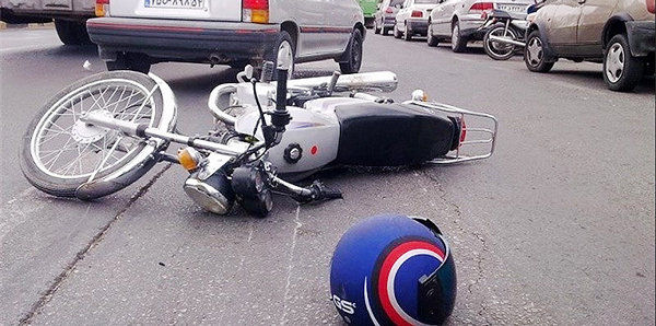 تصادف مرگبار یک سواری پراید با موتورسیکلت در اصفهان 