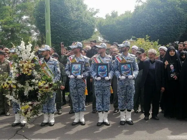 پیکر خلبانان بالگرد حامل رئیس جمهور در پایگاه هوایی لشکری تهران تشییع شدند