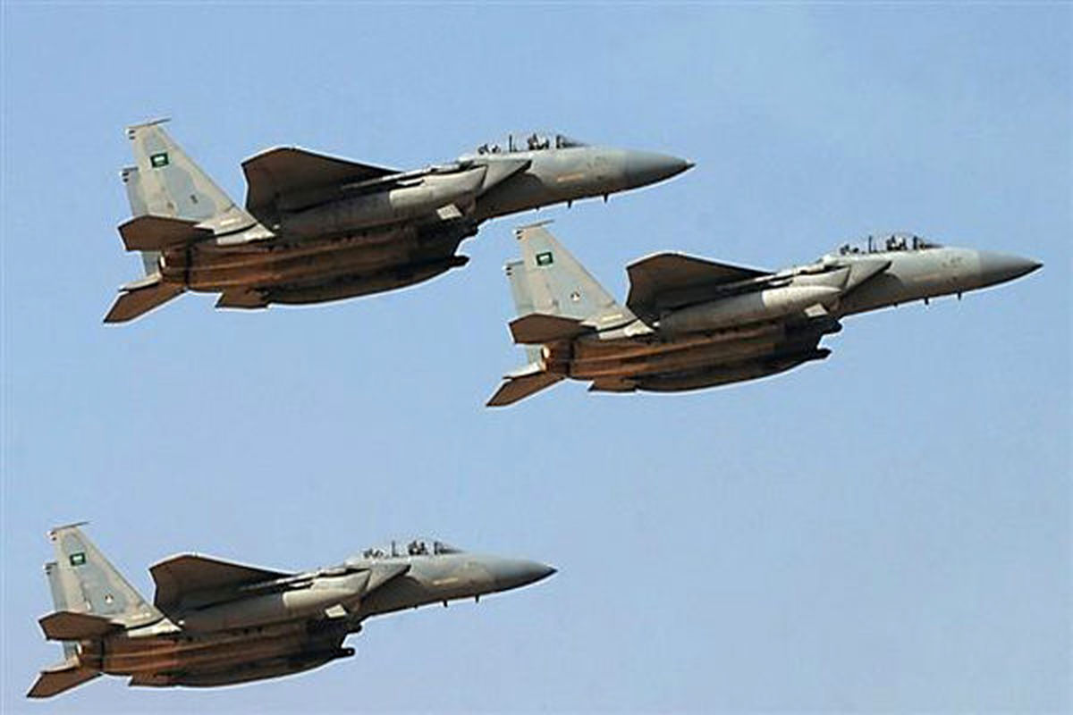 حمله جنگنده‌های ائتلاف سعودی به فرودگاه صنعا