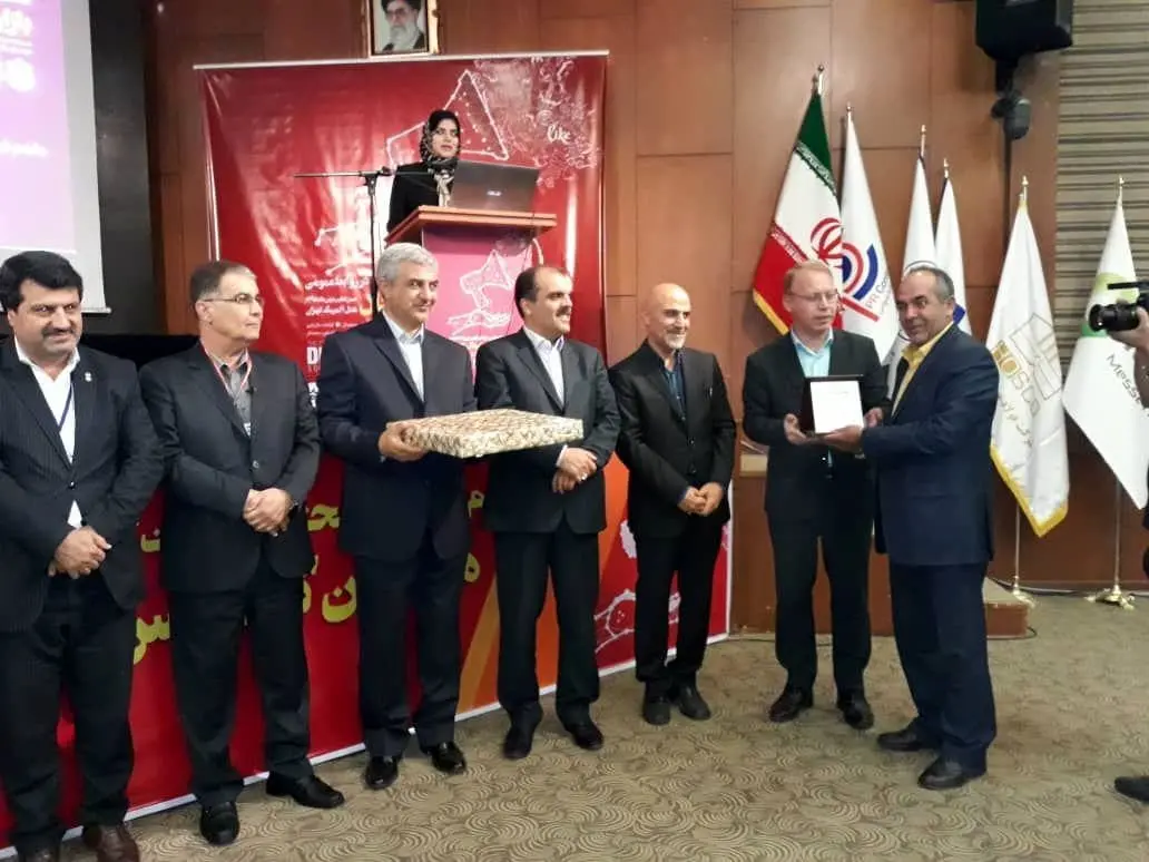 تجلیل از مدیر روابط عمومی ذوب‌ آهن اصفهان به عنوان مدیر منتخب در کنفرانس ملی حرفه‌ ای گرایی